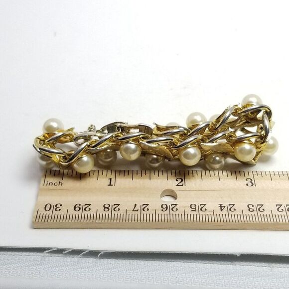Vintage Gold Tone and Faux Pearl Panel Bracelet, Classic Design, Retro Estate - Picture 4 of 6